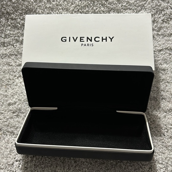 Givenchy Paris sun glasses case and gift box set! - Picture 2 of 3